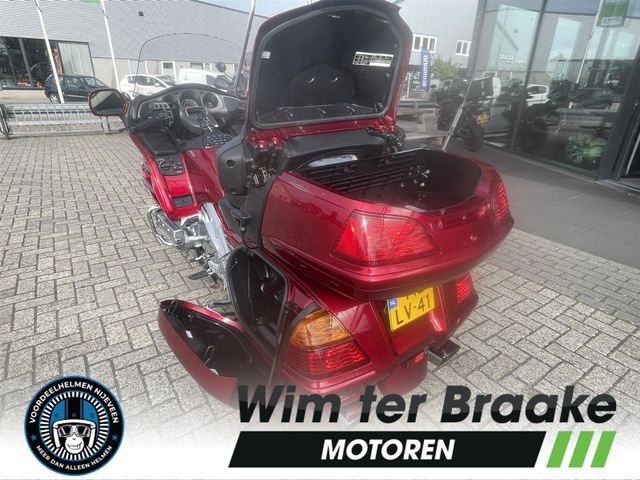 honda - gl-1800-goldwing-touring-deluxe