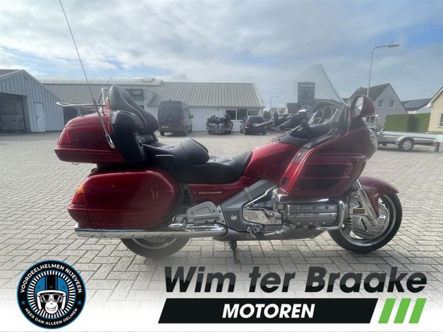 honda - gl-1800-goldwing-touring-deluxe