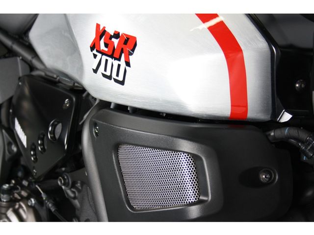 yamaha - xsr-700-xtribute