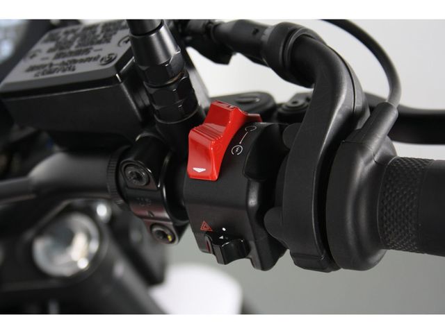 yamaha - xsr-700-xtribute