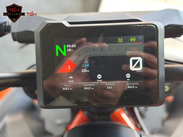 ktm - 1390-super-duke-r