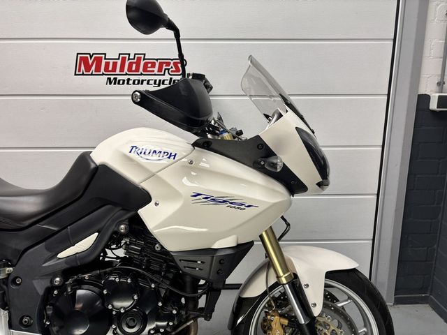 triumph - tiger-1050
