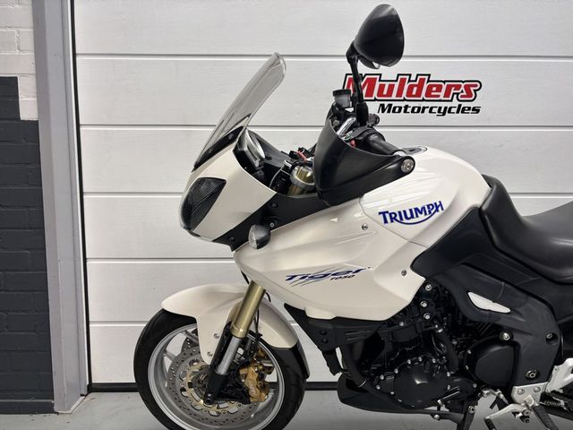 triumph - tiger-1050