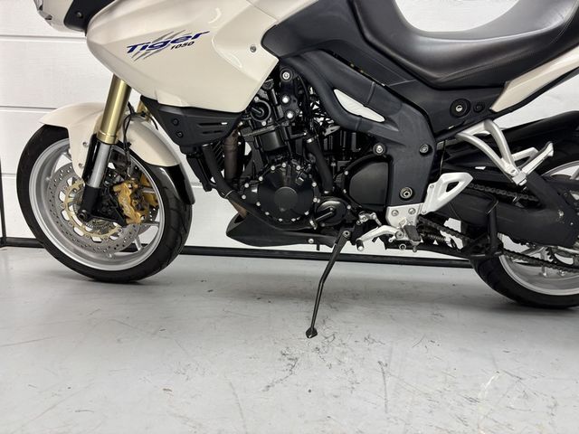 triumph - tiger-1050