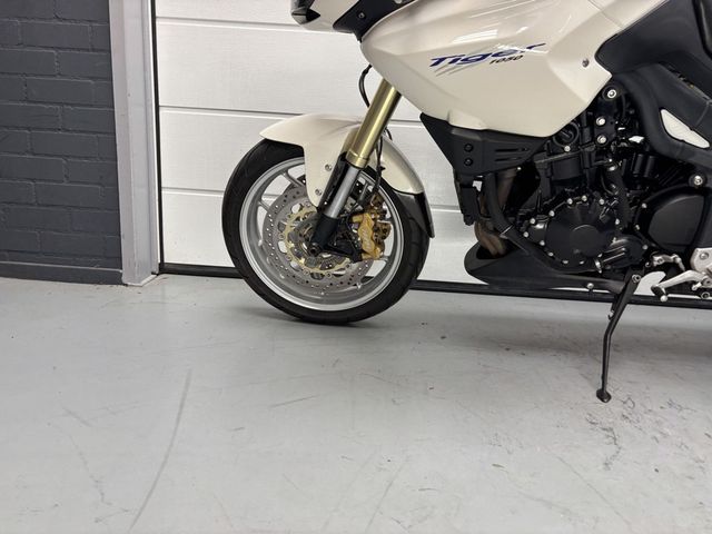 triumph - tiger-1050