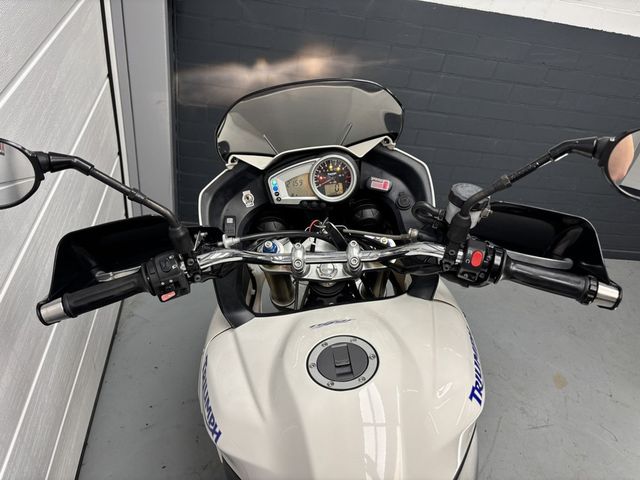 triumph - tiger-1050