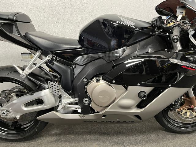 honda - cbr-1000-rr-fireblade