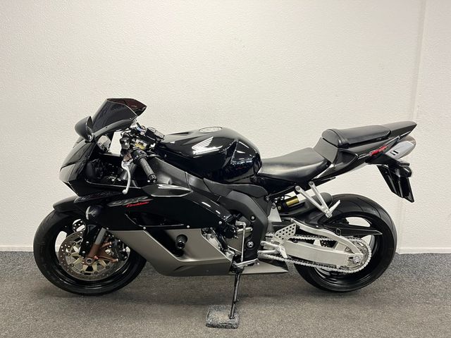 honda - cbr-1000-rr-fireblade