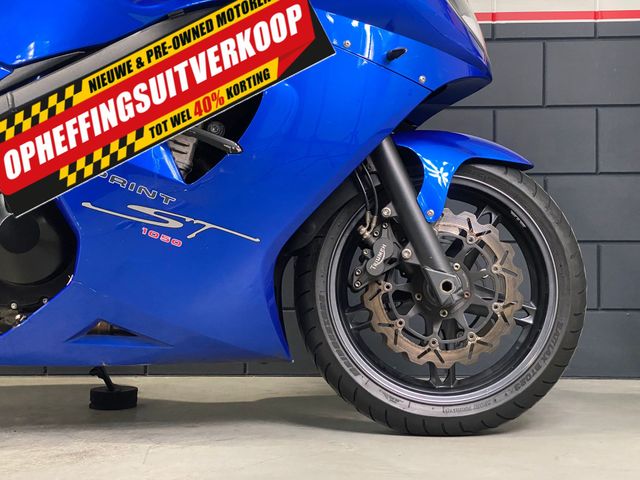 triumph - sprint-st-1050