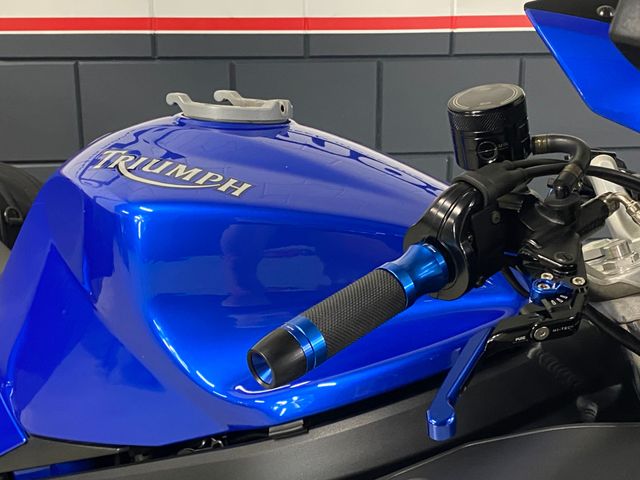 triumph - sprint-st-1050
