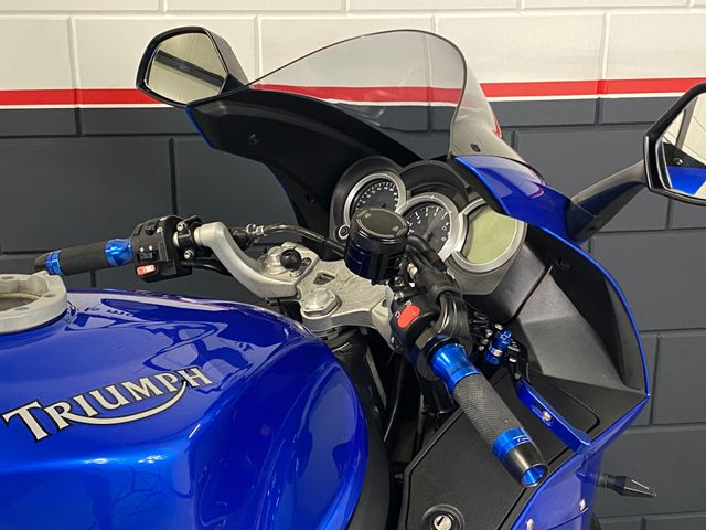 triumph - sprint-st-1050