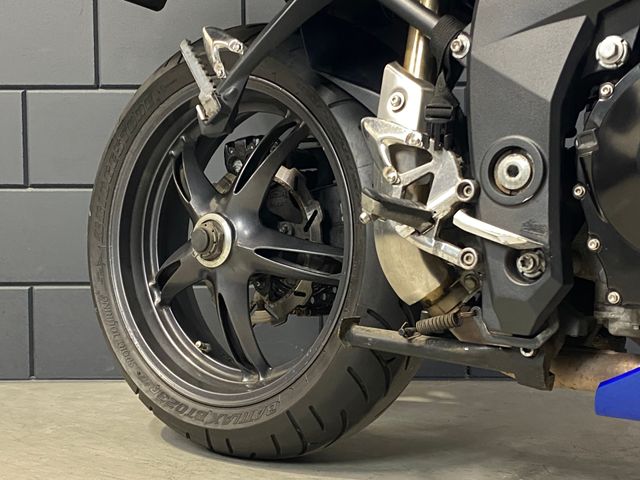 triumph - sprint-st-1050
