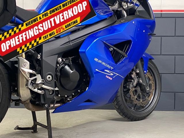 triumph - sprint-st-1050