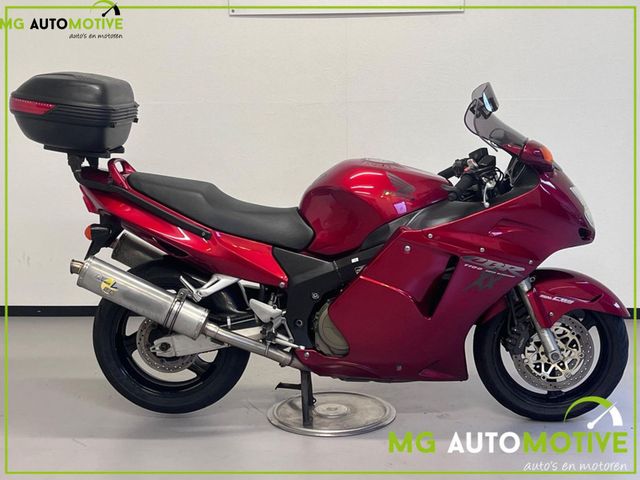 honda - cbr-1100--xx-super-blackbird