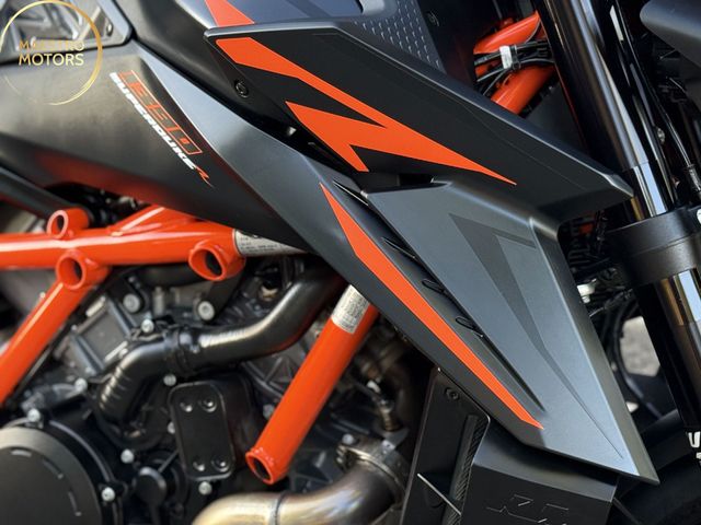 ktm - 1390-super-duke-r-evo