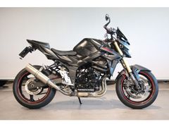 SUZUKI GSR 750