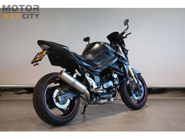 suzuki - gsr-750