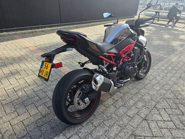 kawasaki - z900