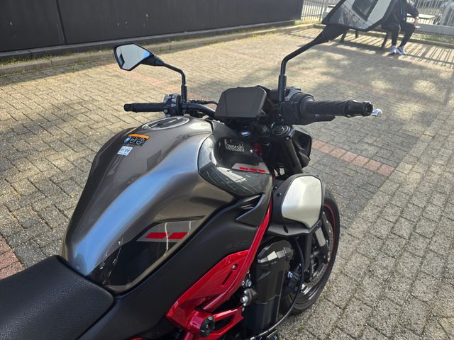 kawasaki - z900