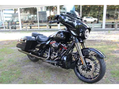 HARLEY-DAVIDSON STREET GLIDE CVO – foto 4