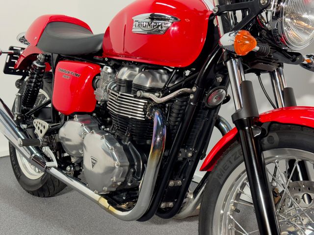 triumph - thruxton-900