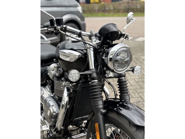 triumph - bonneville-speedmaster