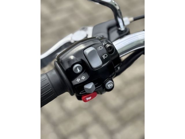 triumph - bonneville-speedmaster