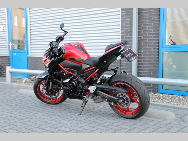 kawasaki - z900
