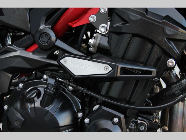 kawasaki - z900