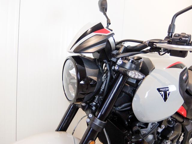 triumph - trident-800