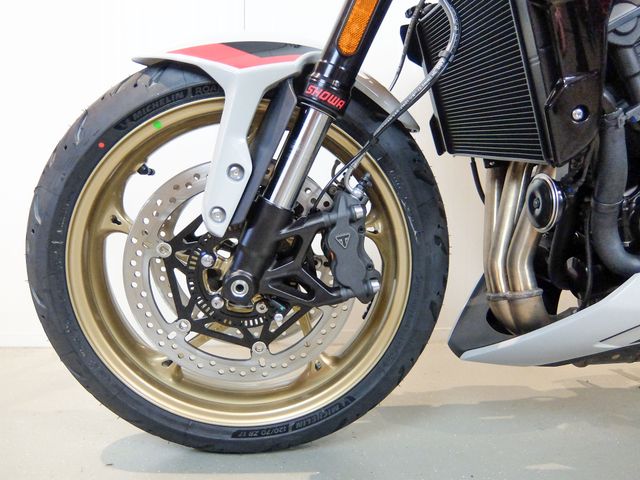 triumph - trident-800