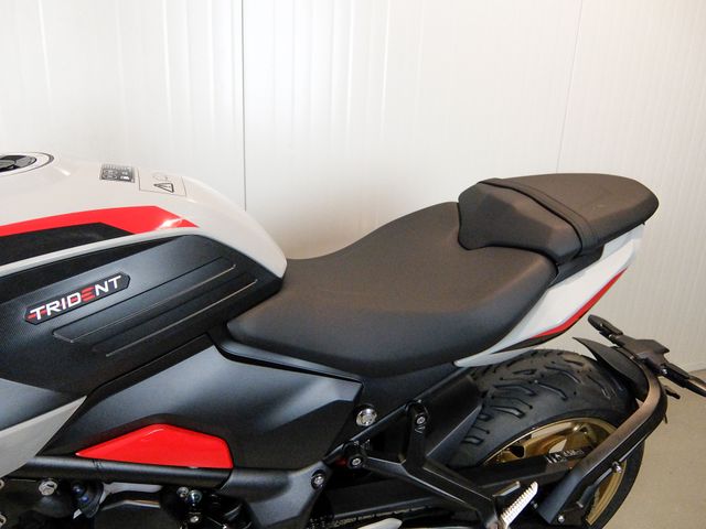 triumph - trident-800