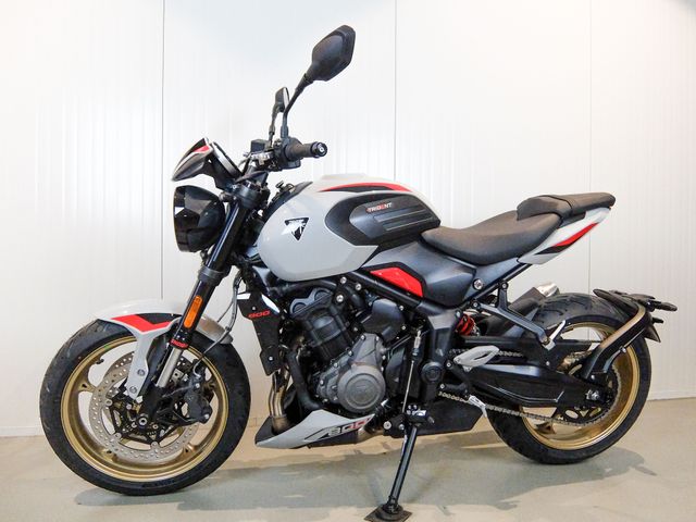 triumph - trident-800