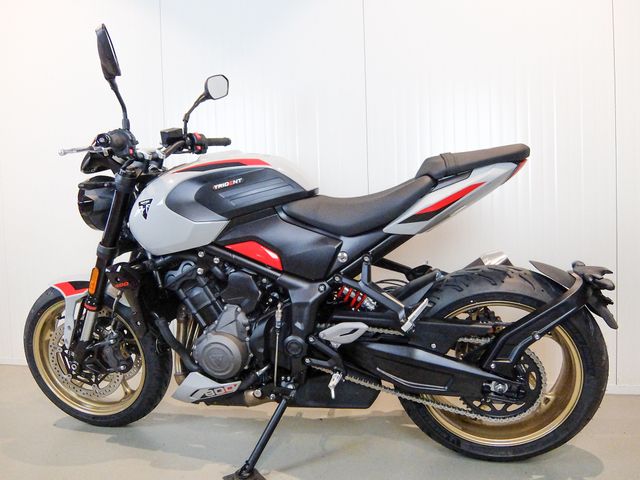 triumph - trident-800