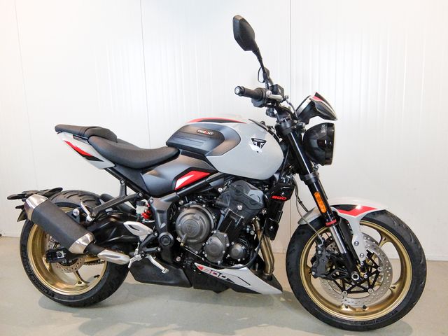 triumph - trident-800