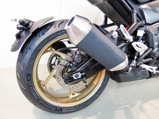 triumph - trident-800