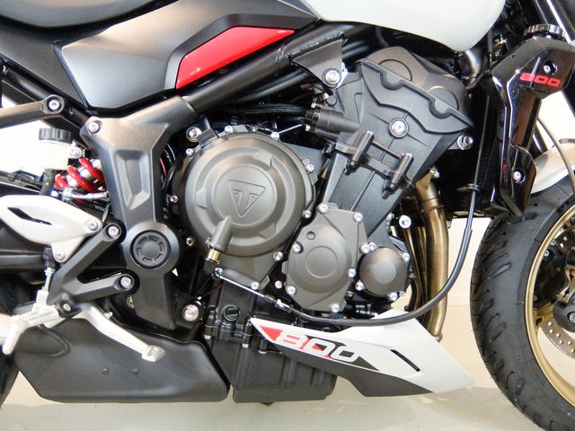 triumph - trident-800