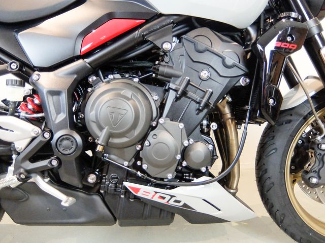 triumph - trident-800