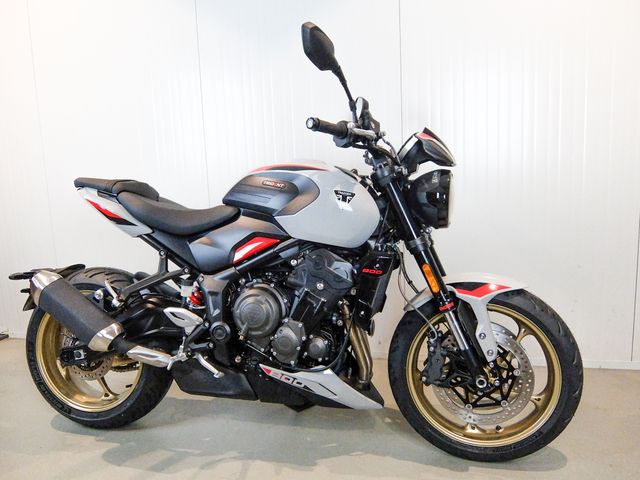 triumph - trident-800