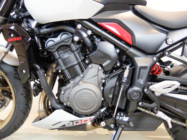 triumph - trident-800