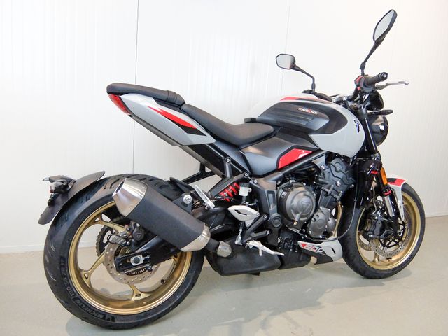 triumph - trident-800