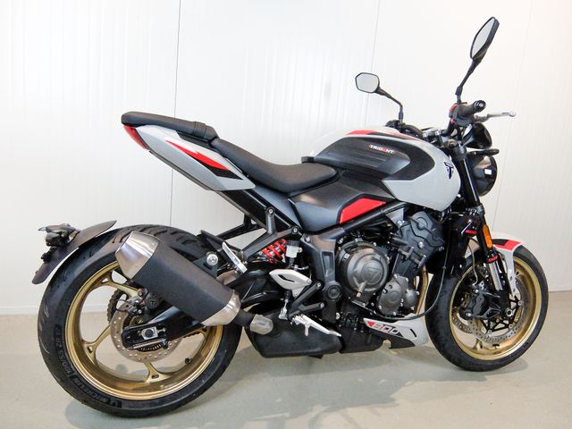 triumph - trident-800