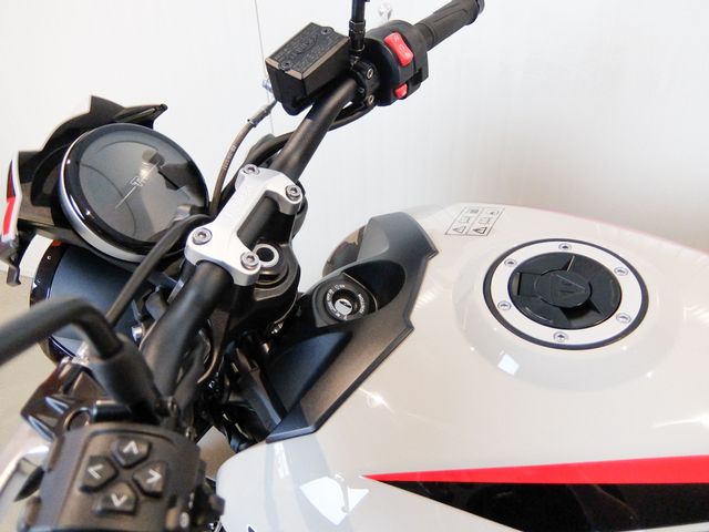 triumph - trident-800