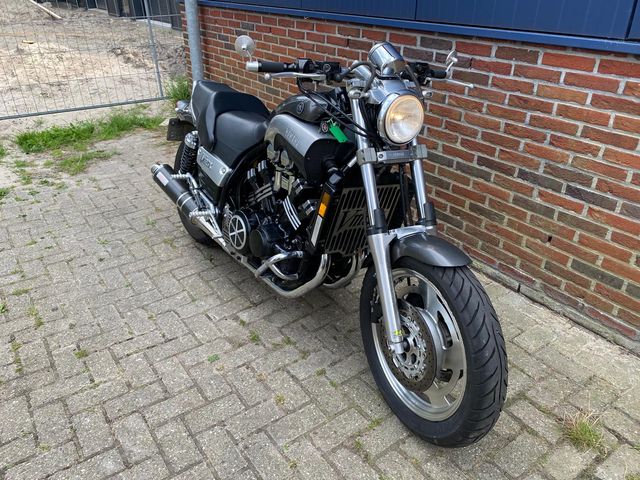 yamaha - vmx-1200-v-max