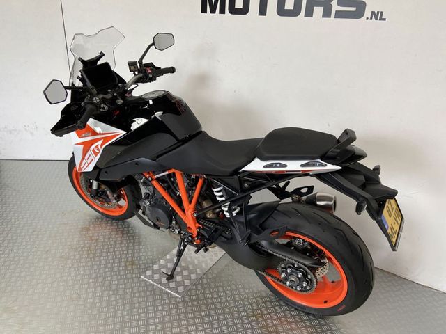 ktm - 1290-super-duke-gt