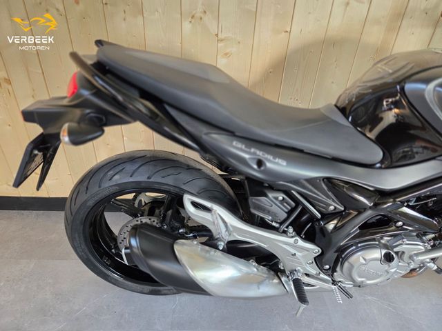 suzuki - sfv-650-gladius-abs