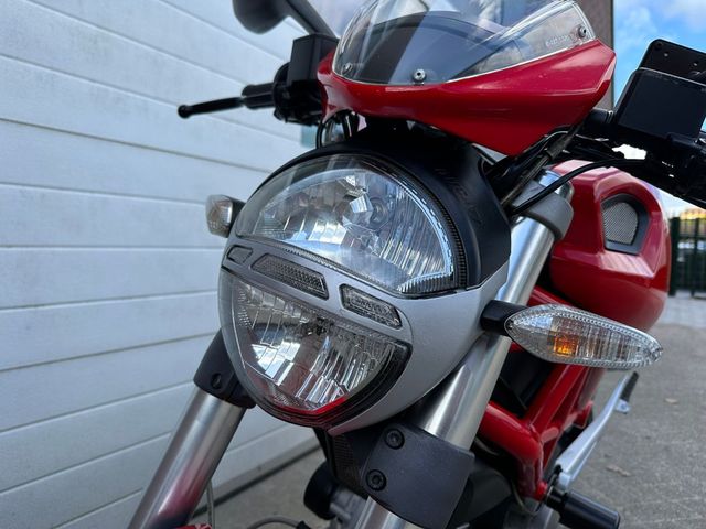 ducati - monster-696