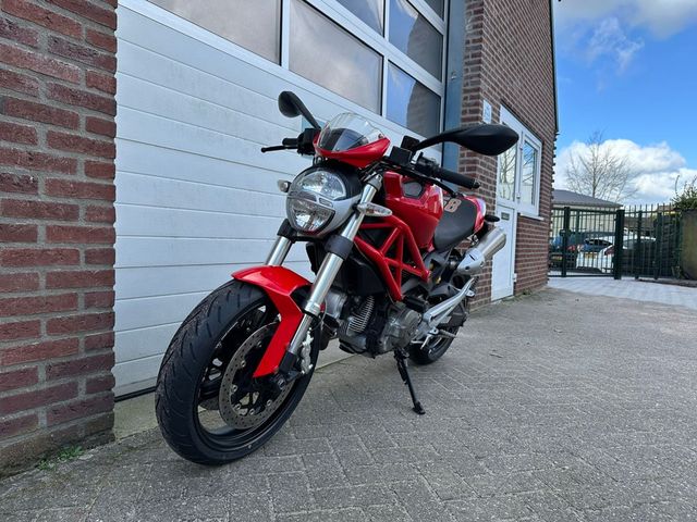 ducati - monster-696