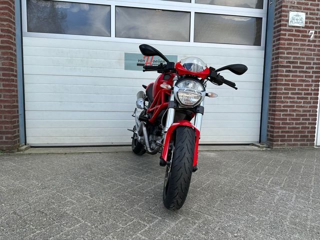 ducati - monster-696