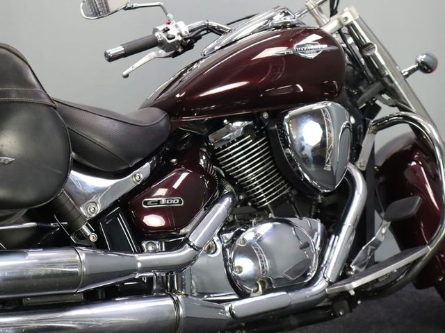 suzuki - c-800-intruder